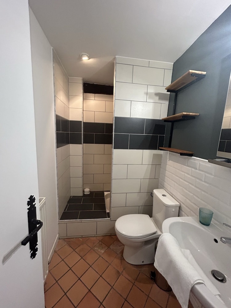 Twin Room - Photo 2