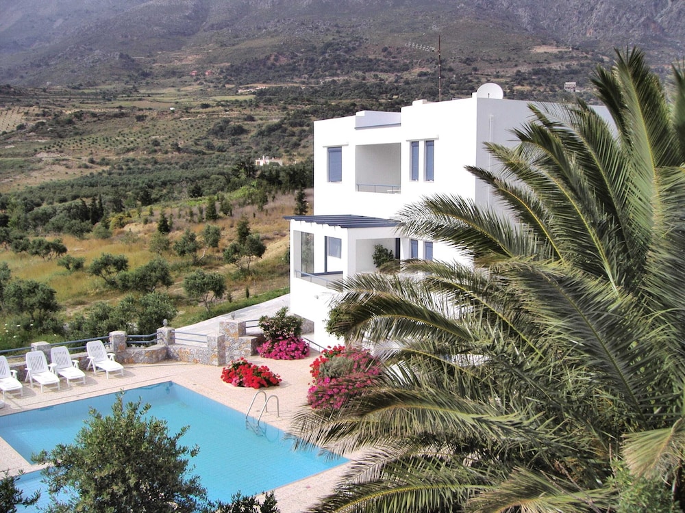 Villa photo 1