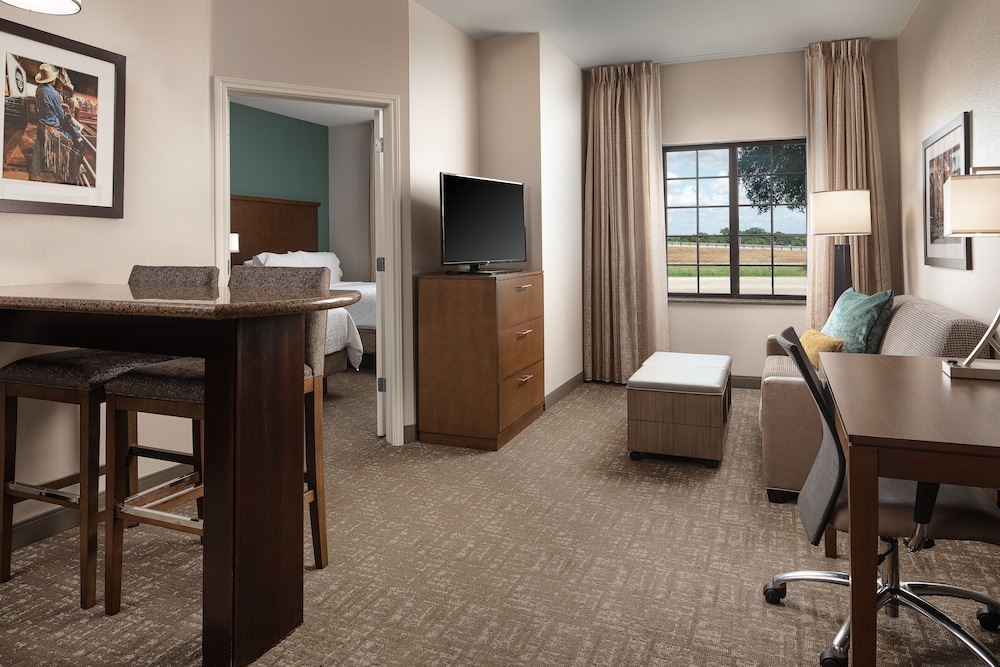 Suite, 1 Bedroom, Kitchen (1 Qn, Living, Dining) - Photo 4