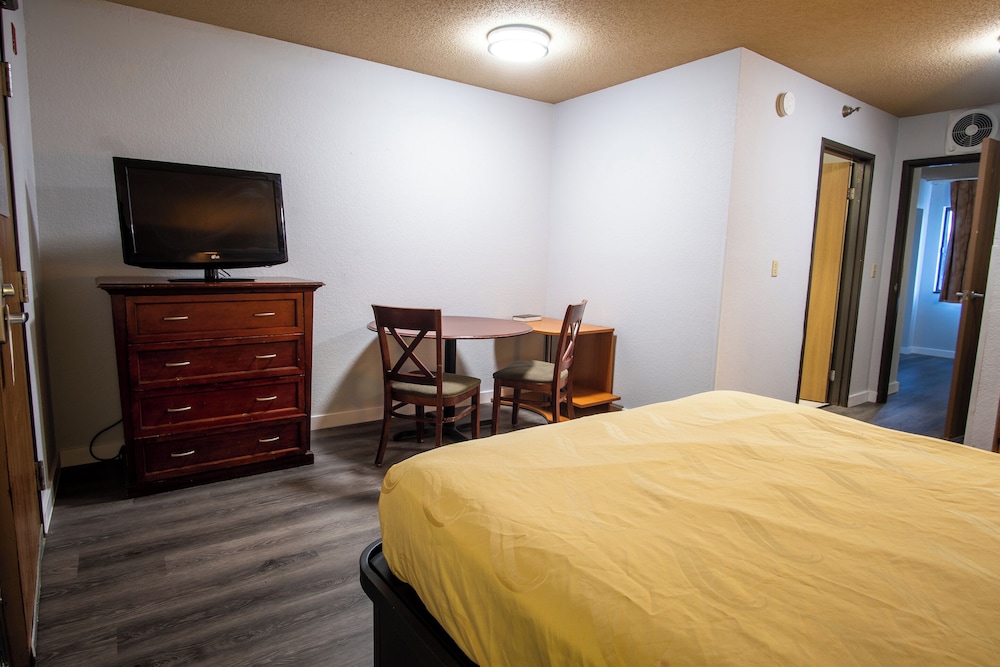 2 Queen Bed Non-Smoking