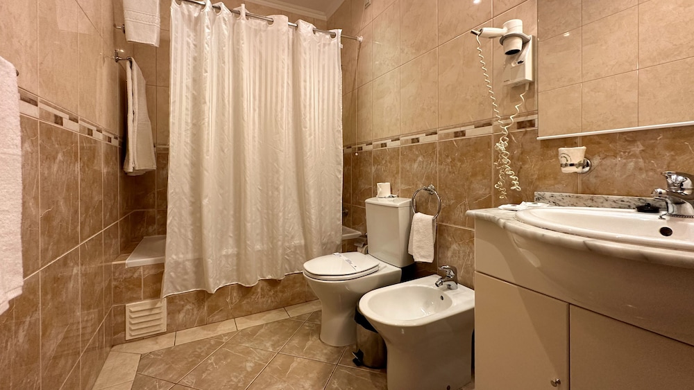 Superior Quadruple Room - Photo 10