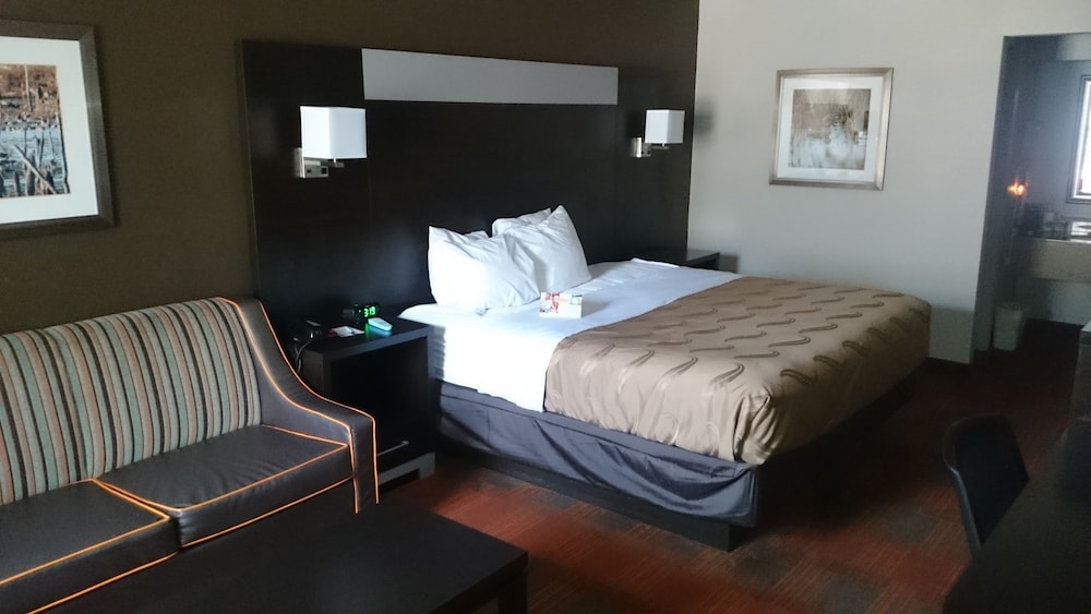 Standard Room, 1 King Bed, Smoking photo 3