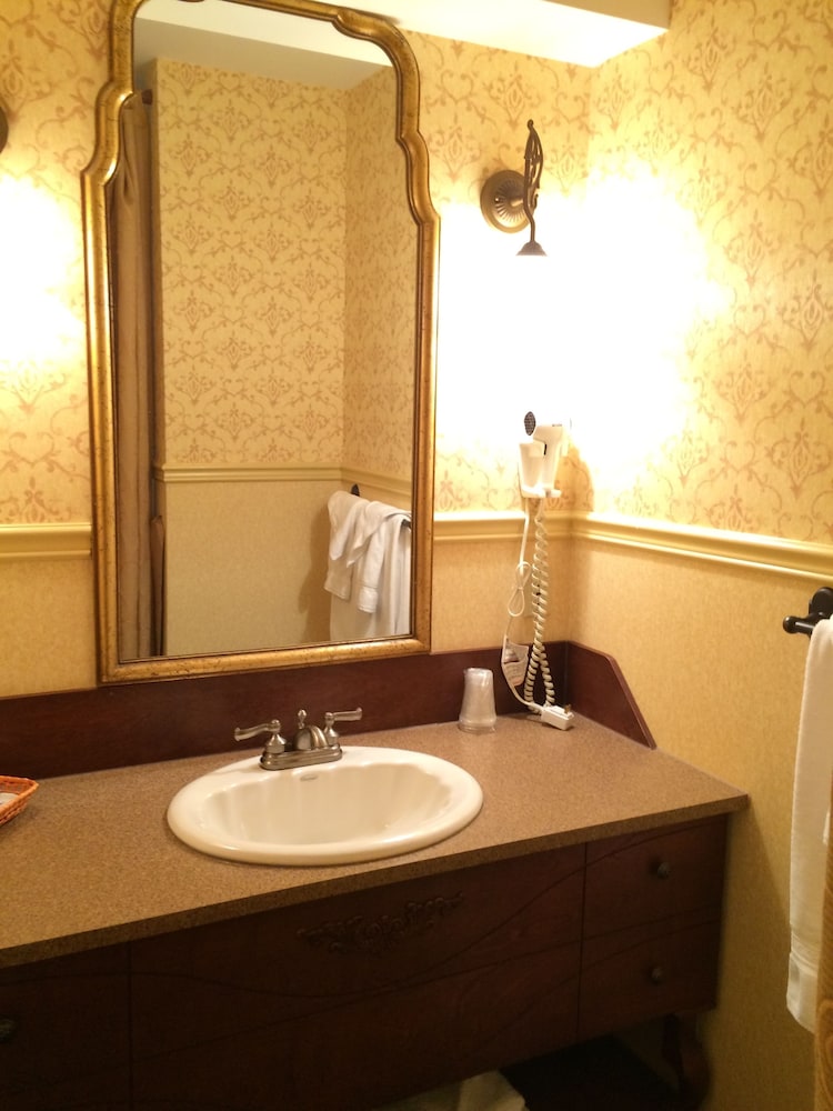 Superior Room, 2 Queen Beds photo 3