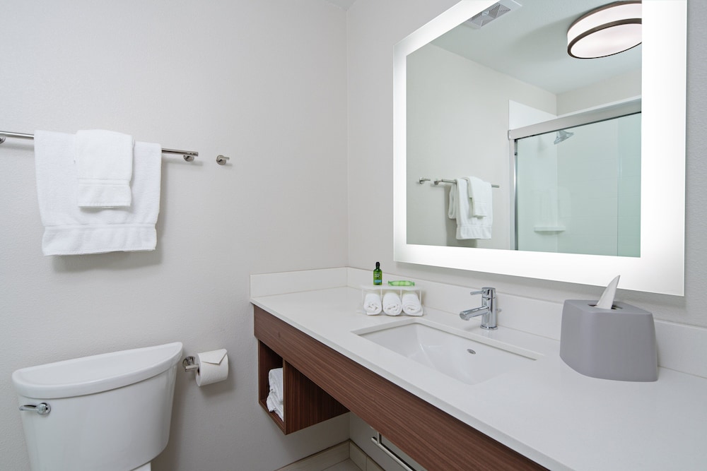Room, 2 Queen Beds, Accessible Bathtub, Non Smoking (Communications) - Photo 2