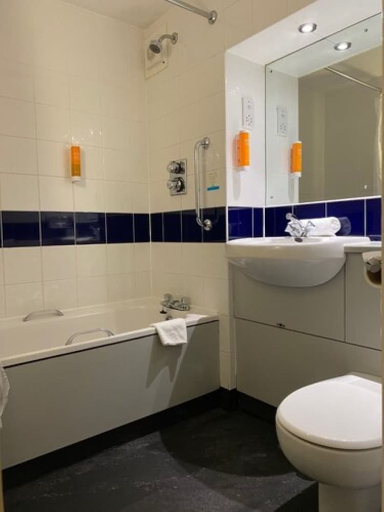 Room, 1 Double Bed, Non Smoking - Photo 8