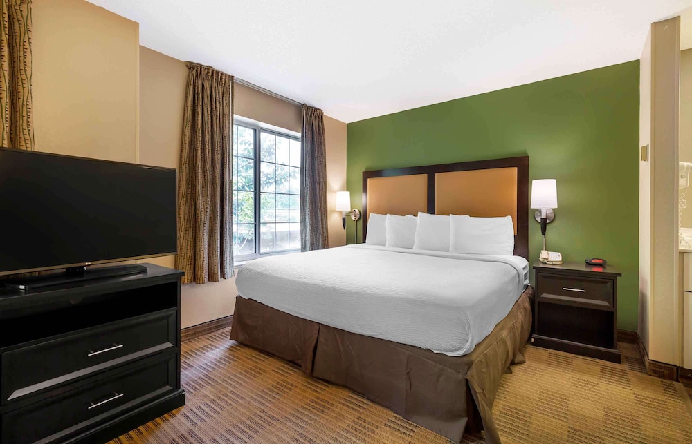 Deluxe Studio, 1 King Bed with Sofa bed, Non Smoking - Photo 1
