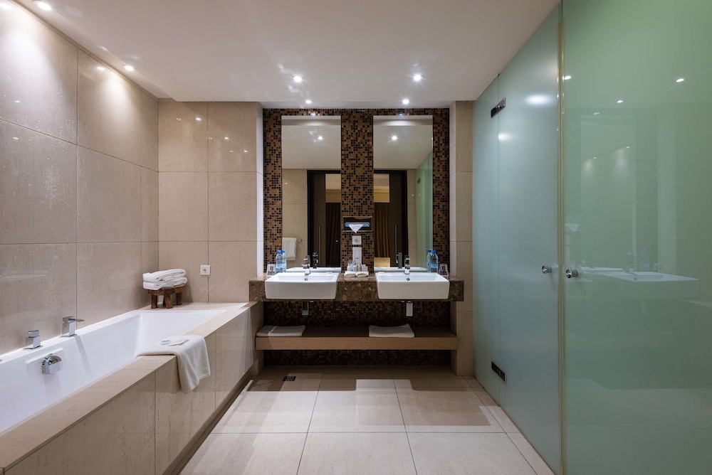 Suite, Balcony, Sea View - Photo 6