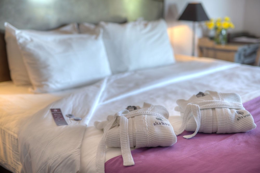 Grand Suite, Multiple Beds, Balcony, Garden View - Photo 5