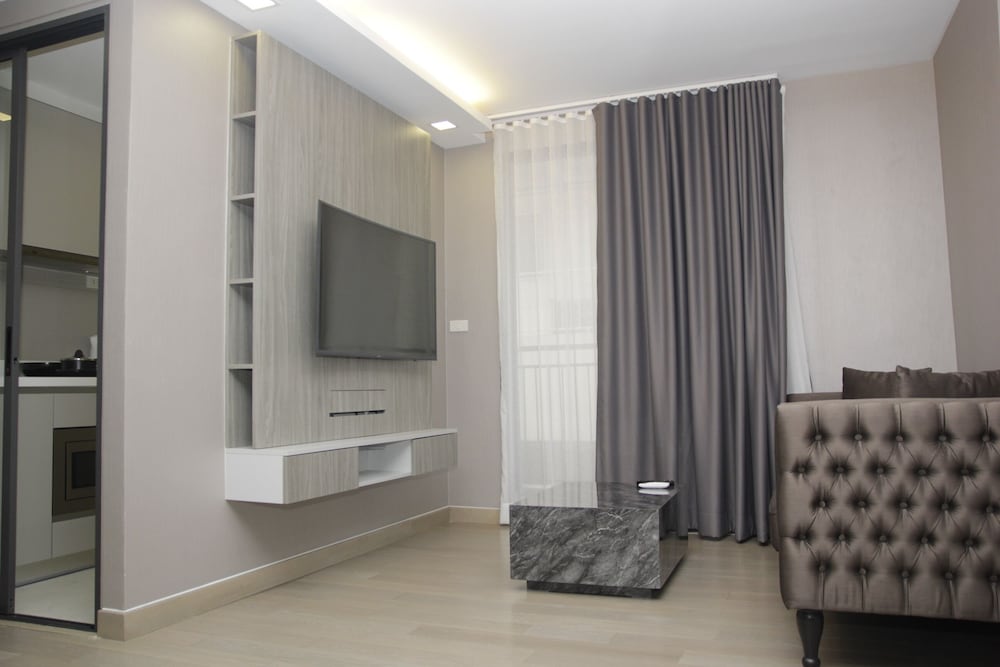 2 Bedroom Executive Junior photo 2