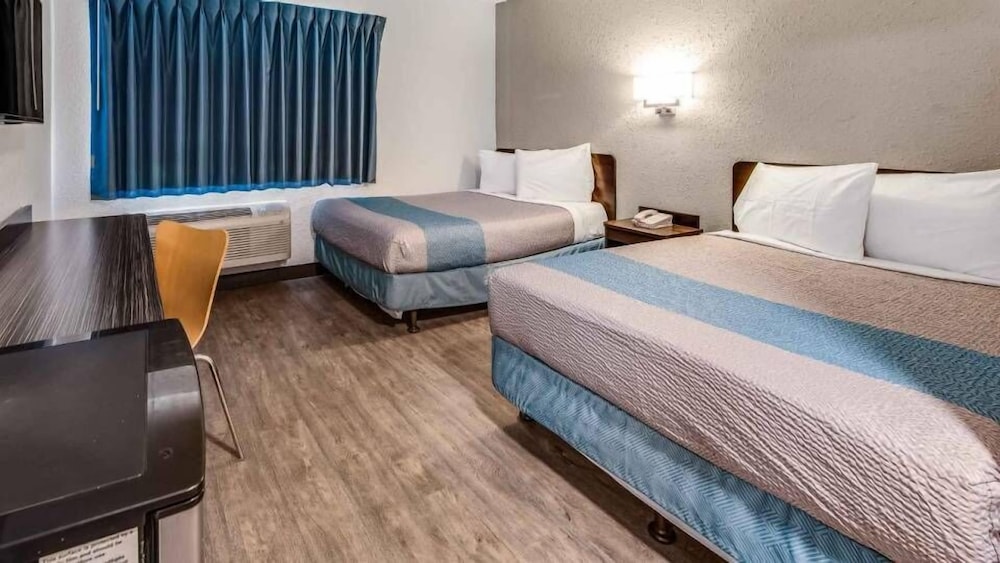 Deluxe Room, 2 Double Beds, Non Smoking, Refrigerator photo 3
