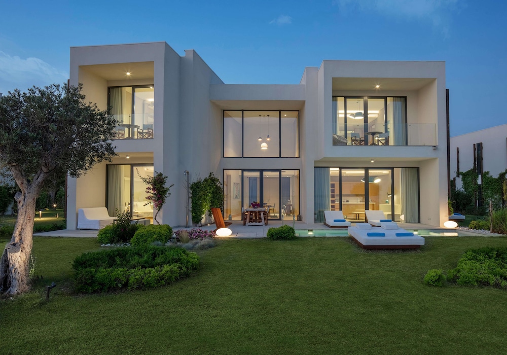 Family Suite with Private Pool and Garden View thumbnail 6