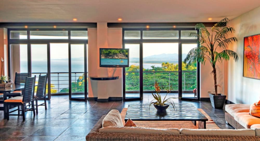 Panoramic Suites -Expansive Ocean Views - (# of bedrooms available depends on # of guests reserved)