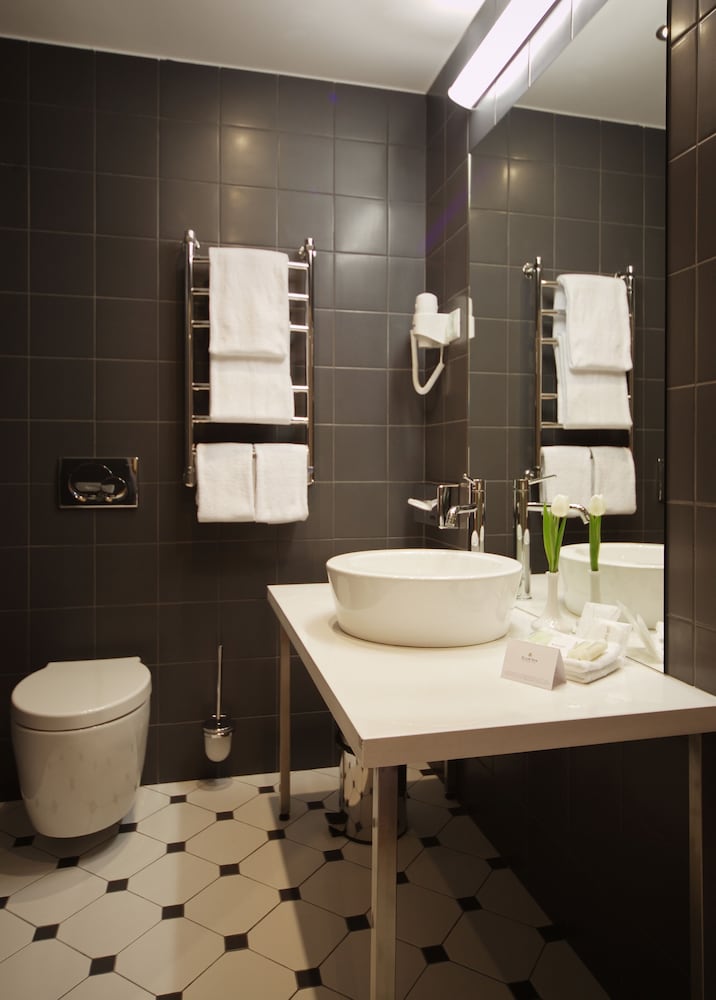 Superior Double or Twin Room, River View photo 3