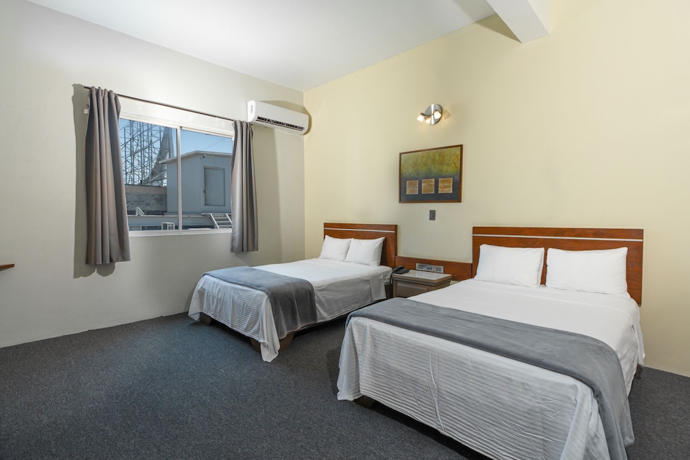 Standard Room, 2 Double Beds, Private Bathroom - Photo 4