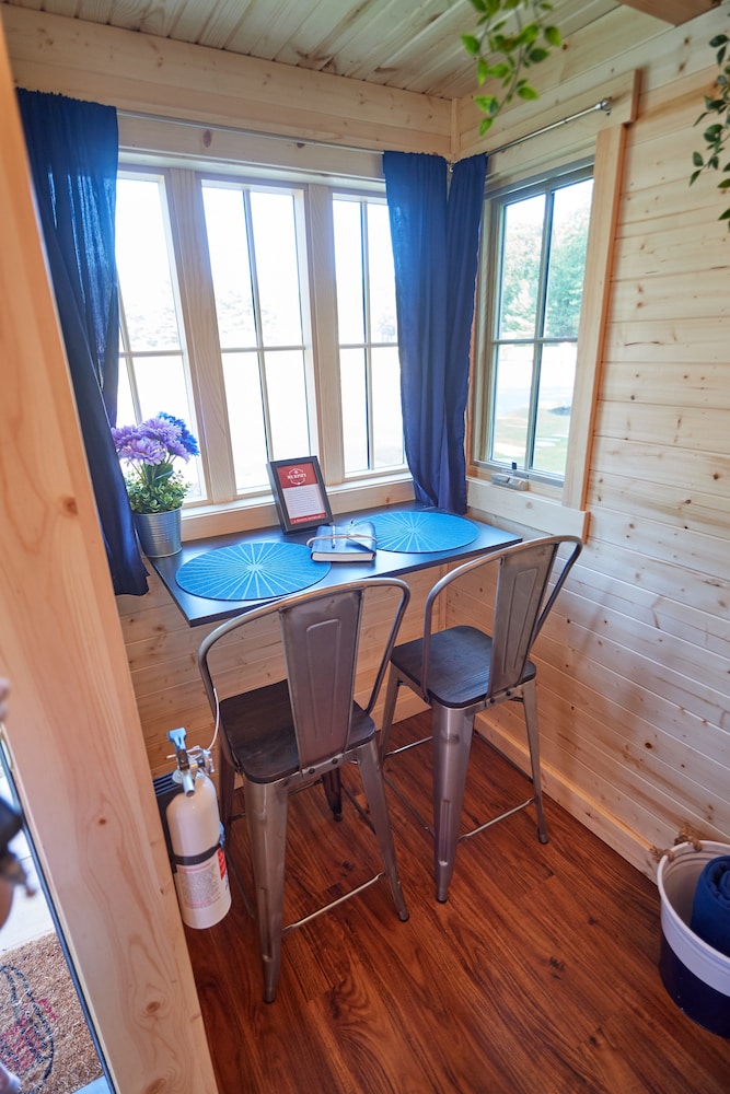 House, Multiple Beds, Kitchenette (Murphy Tiny House) photo 2