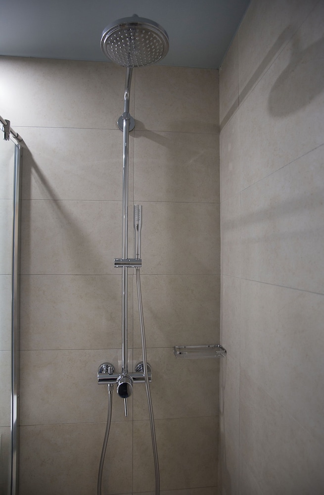 Premium Double Room - Photo 8