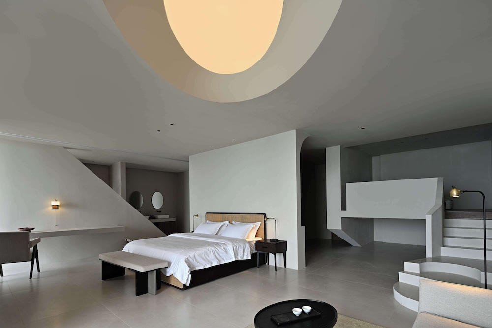 Elite Quadruple Room, Lake View