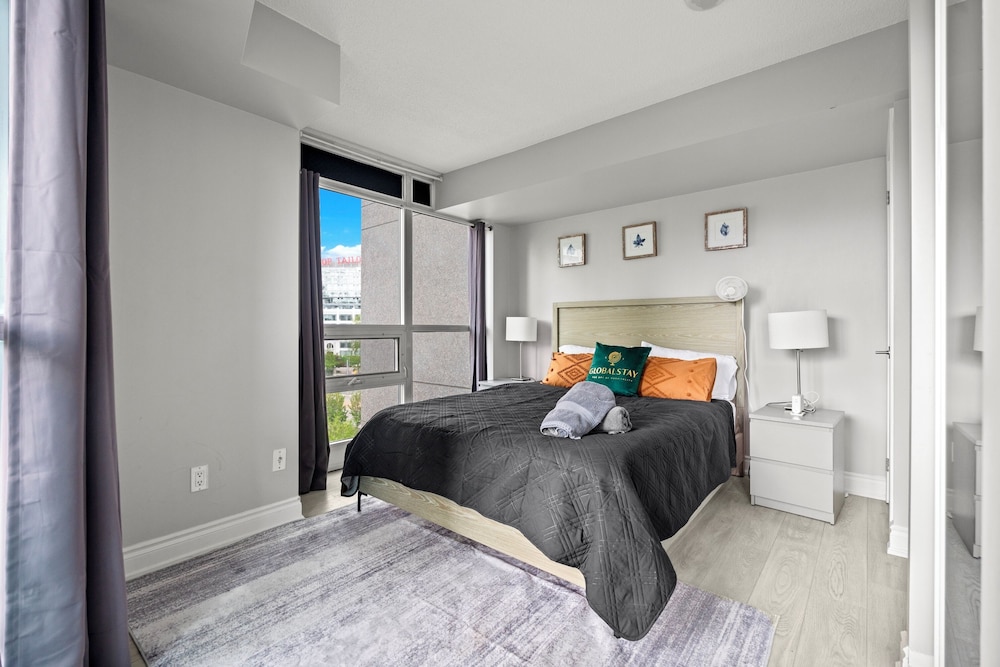 Classic Apartment, 2 Bedrooms, Balcony, Park View