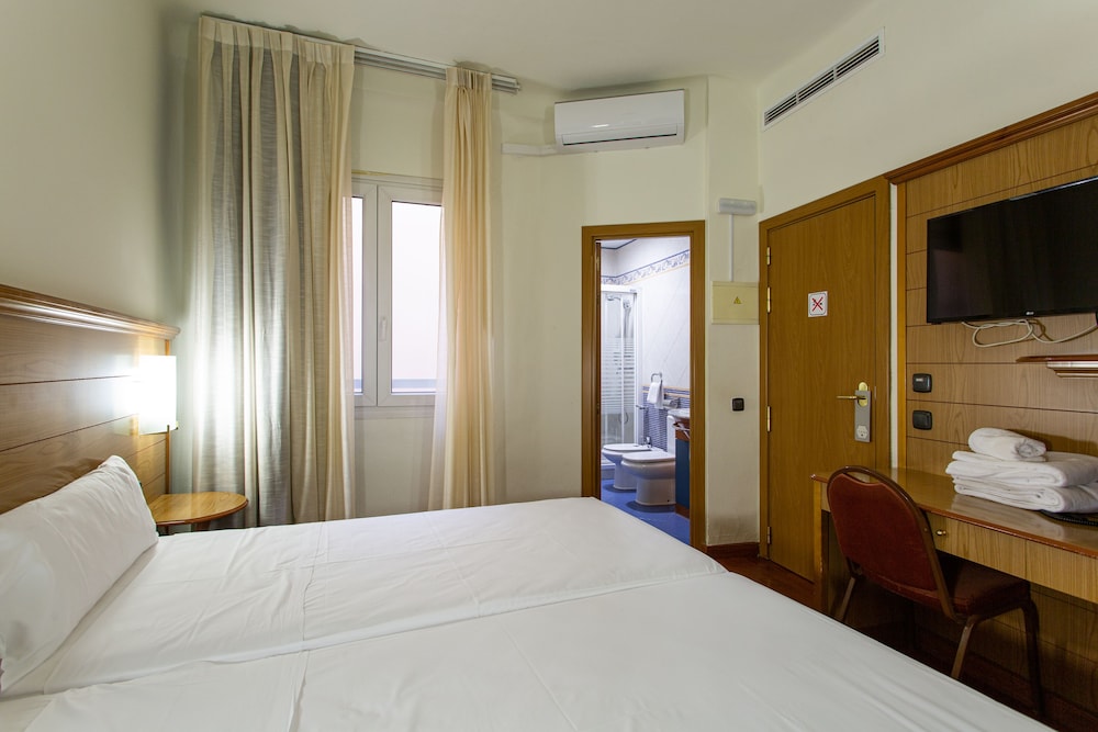 Double or Twin Room - Photo 14