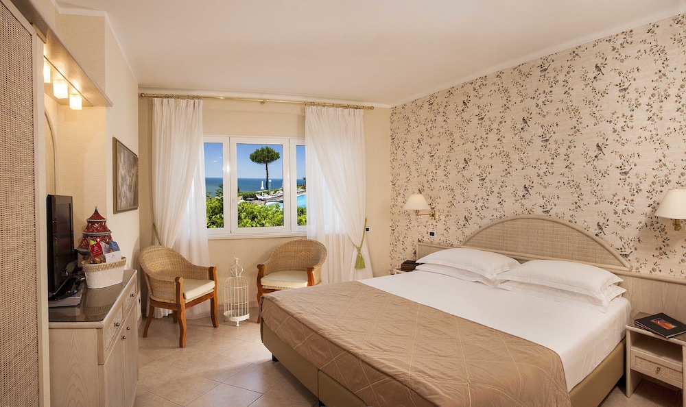 Double or Twin Room - Photo 5