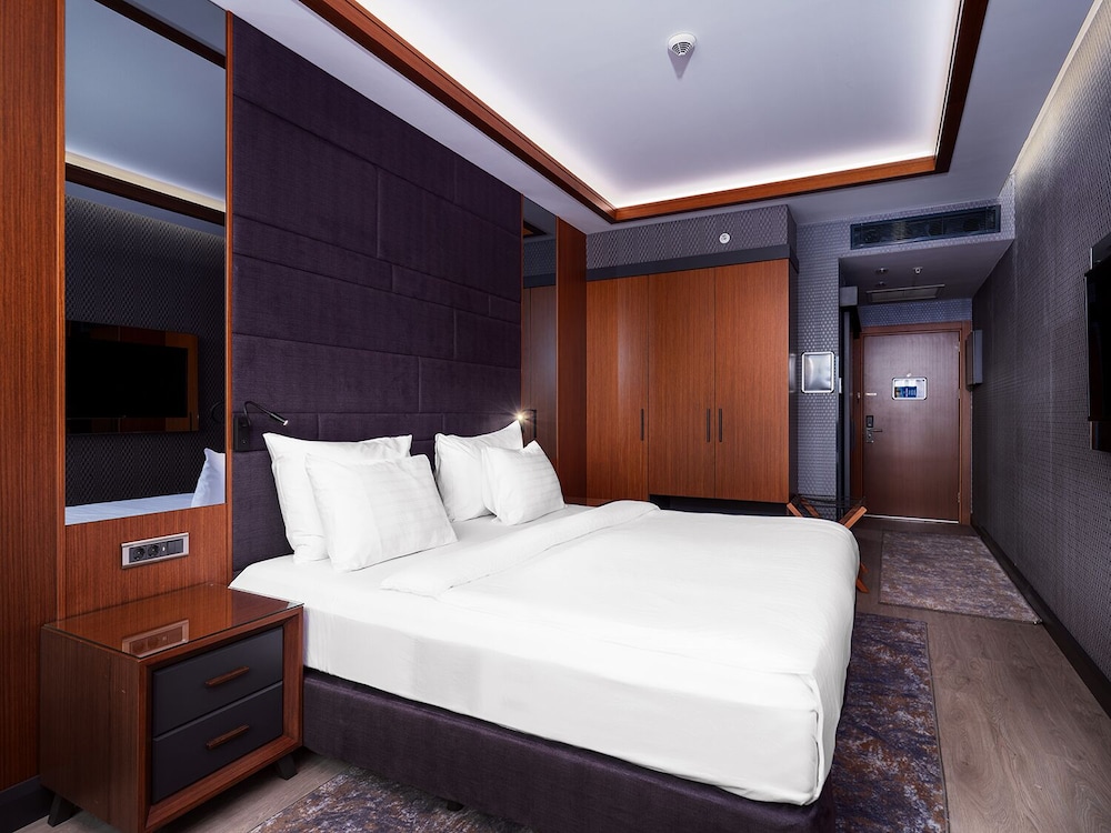 Standard Room, Non Smoking (Square View) - Photo 2