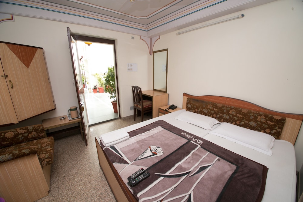 Deluxe Double Room - Photo 9