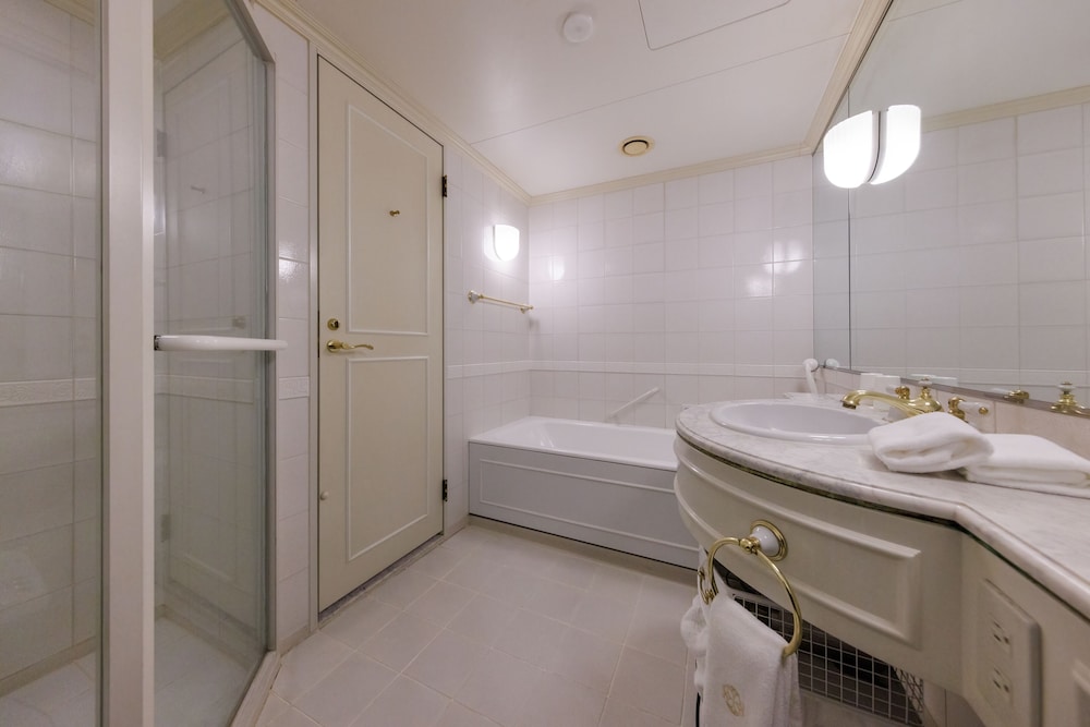 Superior Twin Room, Non Smoking - Photo 8