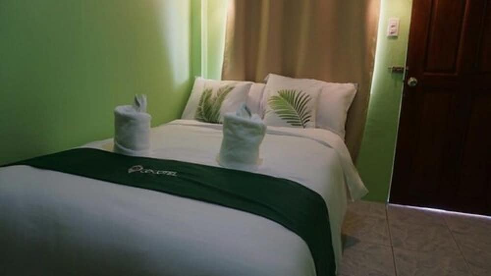 Queen Room photo 1