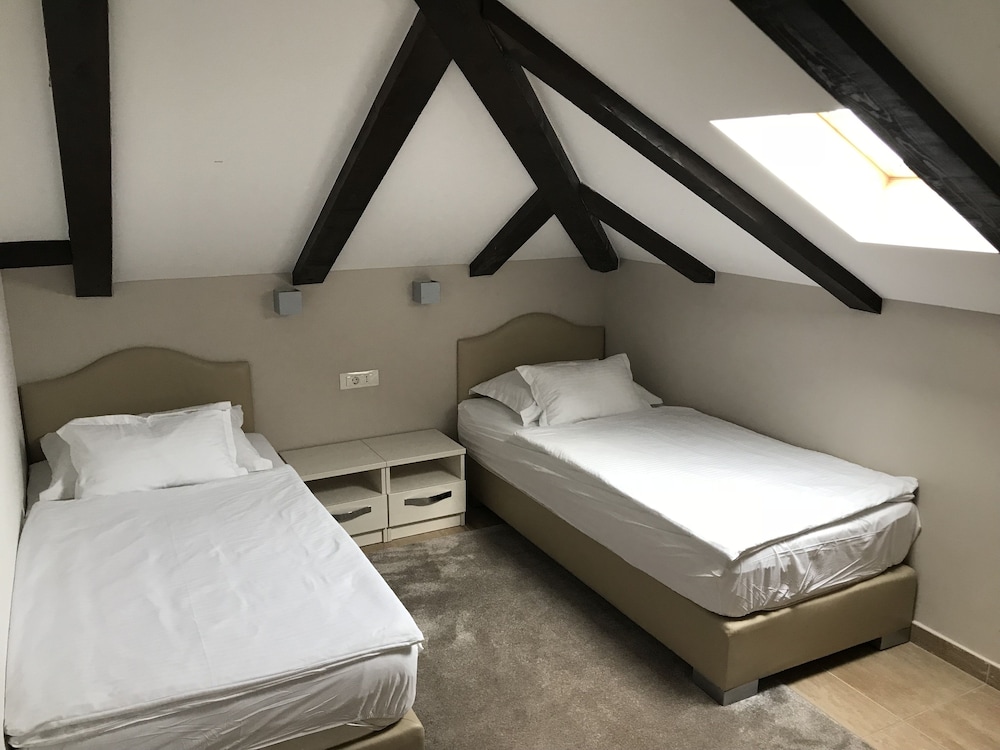 Room (Garden Bunk Shack) photo 3