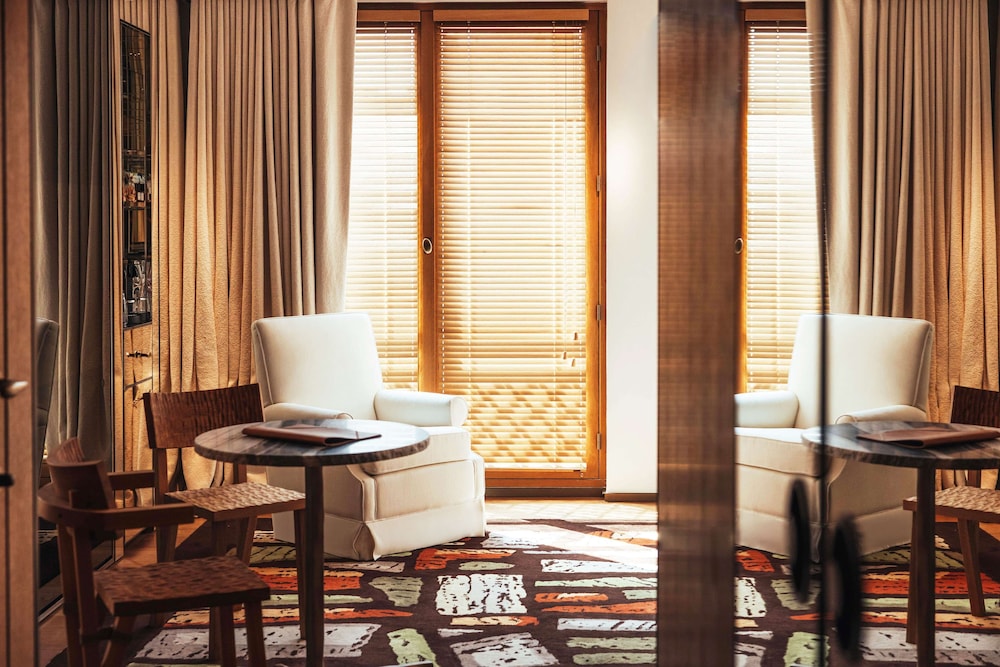 Room, 1 King Bed, Roll-in Shower, Air conditioning