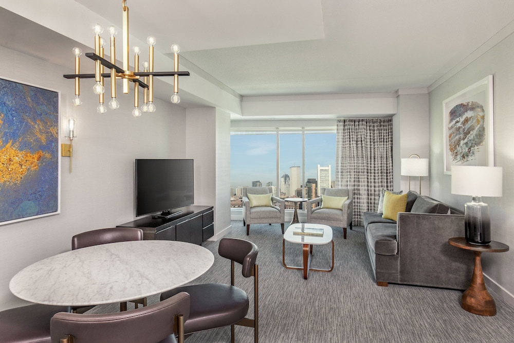 Junior Suite, 1 Double Bed, Harbor View thumbnail 6
