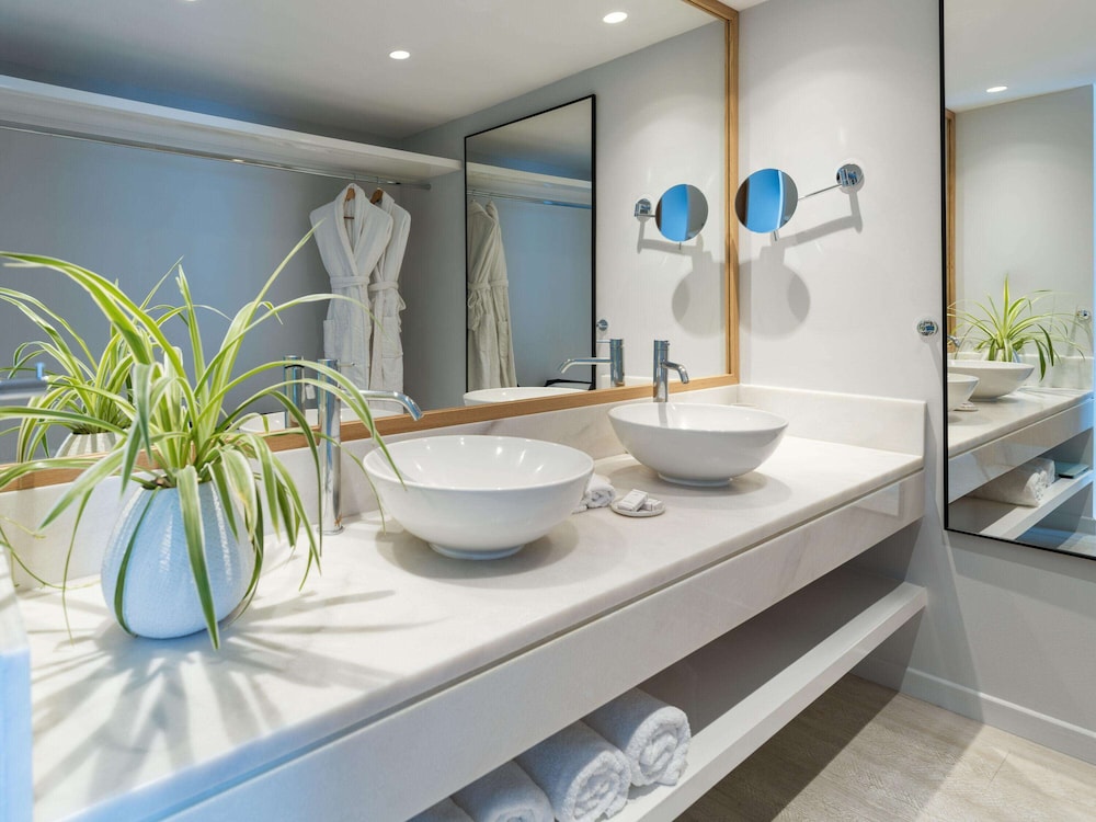 Ivory Suite - Photo 14