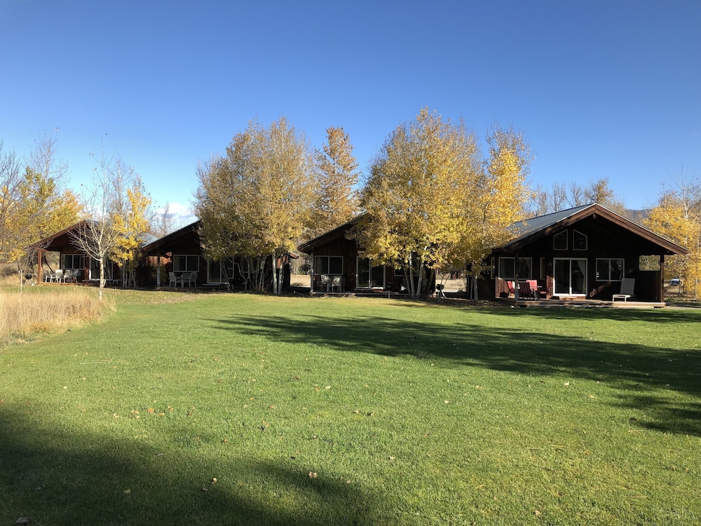 Riverside Single Cabin
