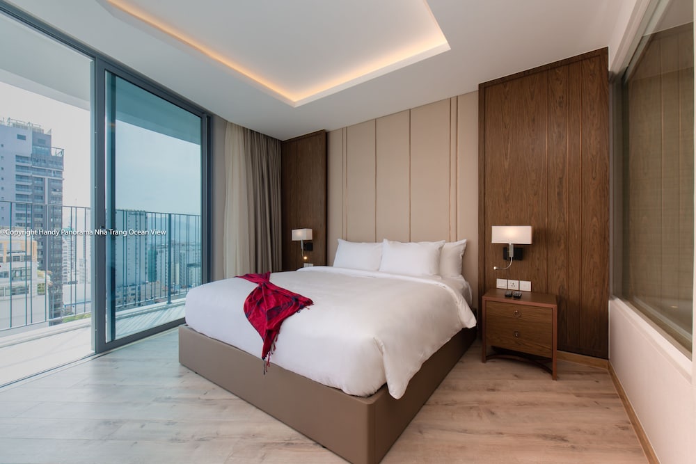 Executive Studio Suite, Bathtub, Sea View