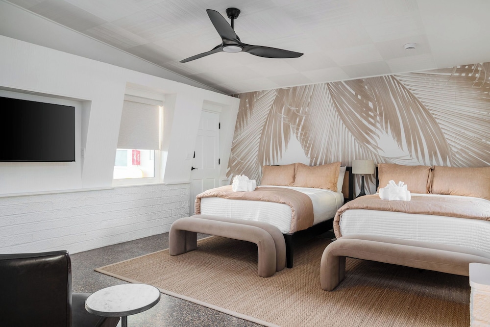 Deluxe Double Room, 2 Double Beds, Kitchenette, Courtyard View