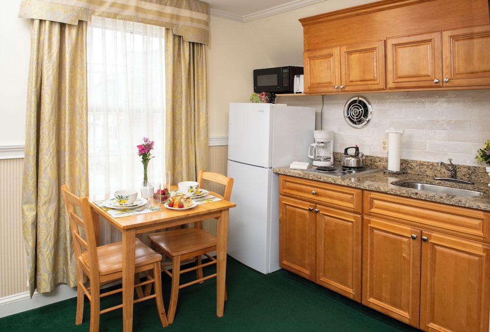 Traditional Apartment (No Pets) - Photo 19