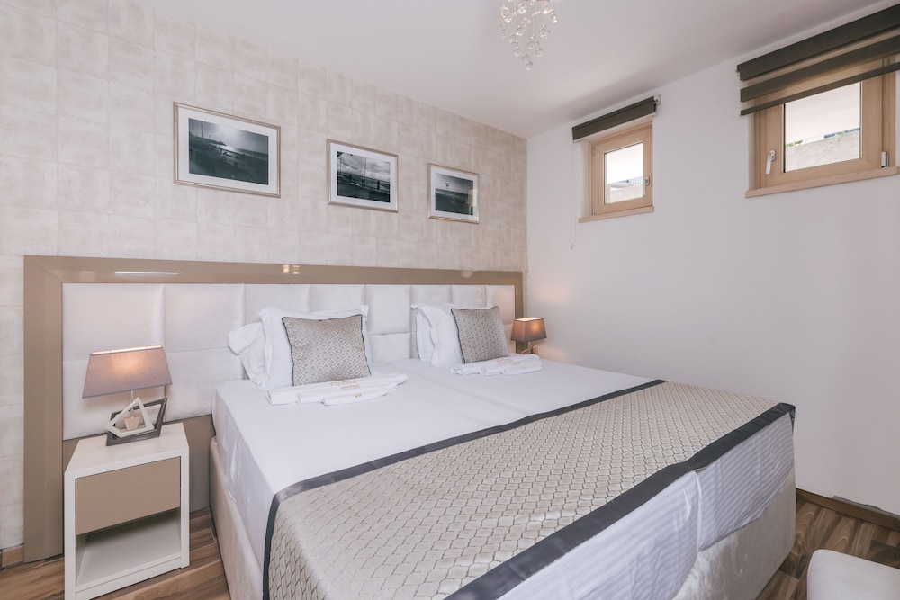 Deluxe Apartment (Ground Floor)