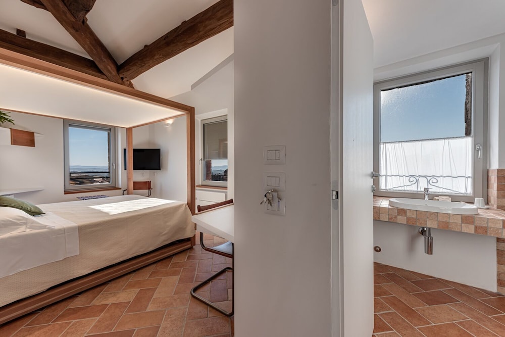 Comfort Room photo 1