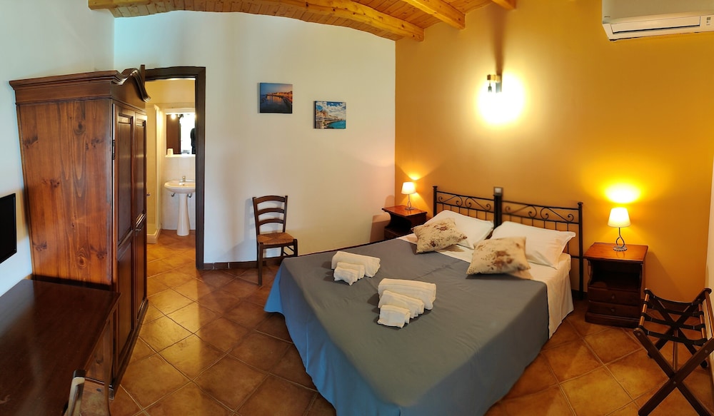 Standard Double or Twin Room, Garden View, Ground Floor photo 3