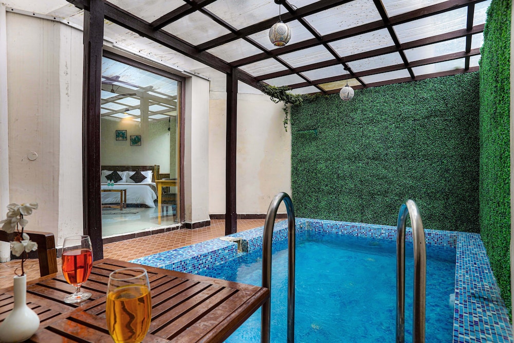 Lagoon Suite with Heated Pool photo 3