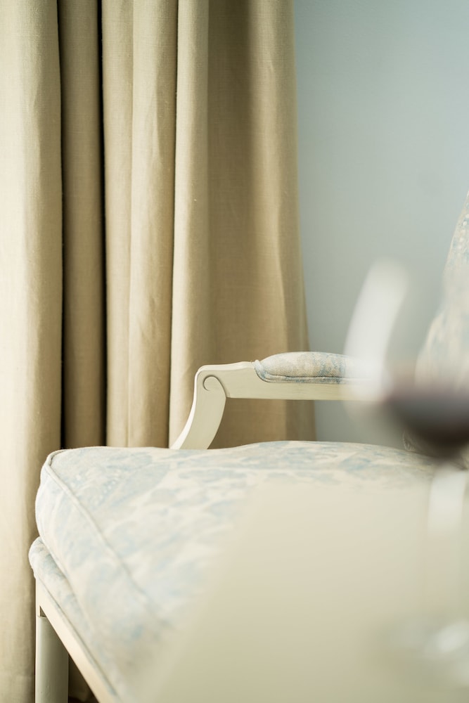 Superior Double Room, 1 King Bed, Partial Sea View photo 3