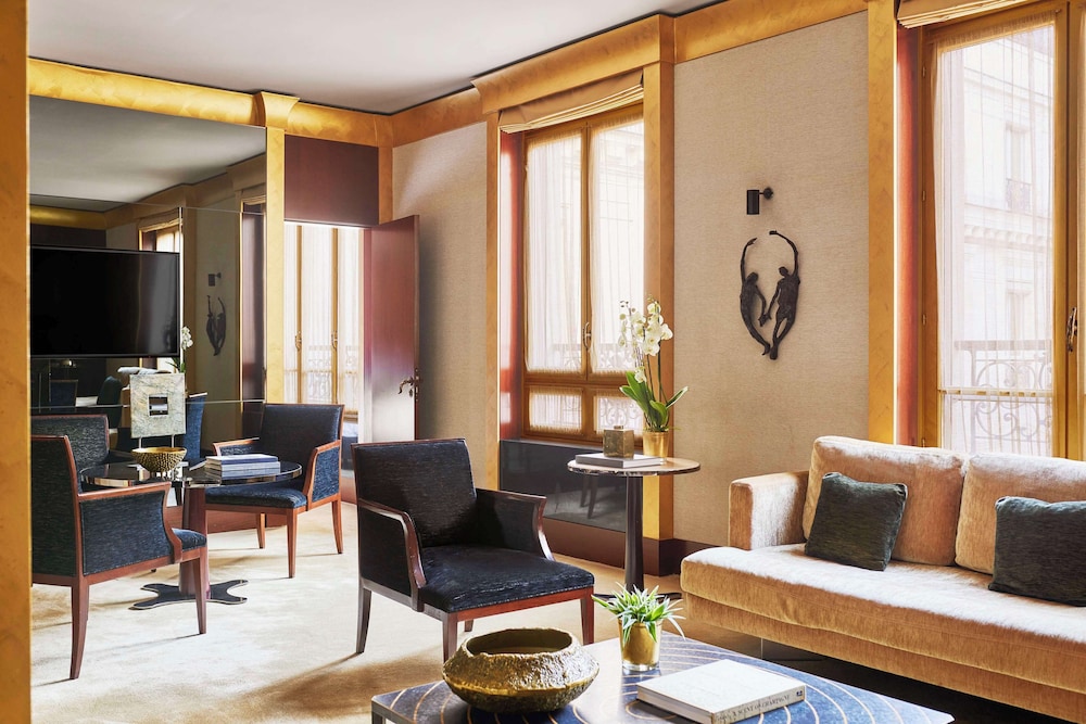 Diplomatic Suite