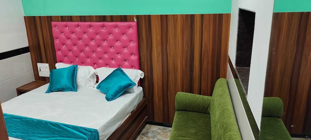 Deluxe Room - Photo 13
