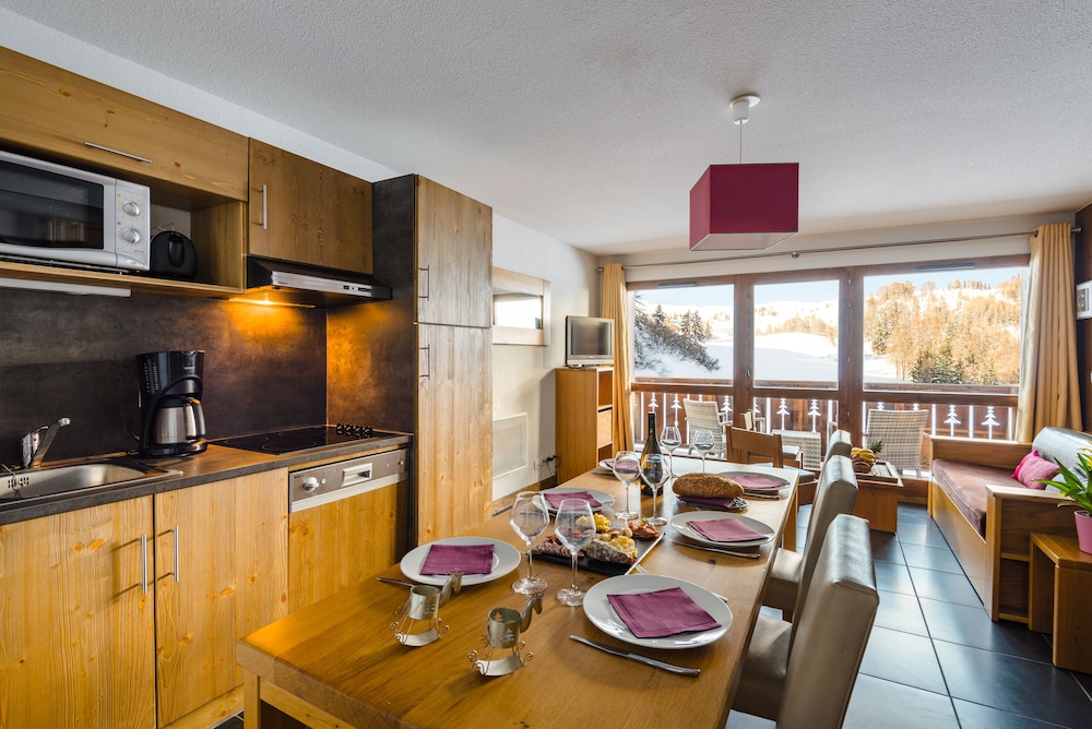 2 Bedrooms Apartment OR 2 bedroom duplex apt 6 pers.