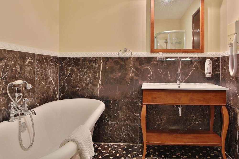 Superior Double Room, 1 Double Bed, Ensuite, City View - Photo 7