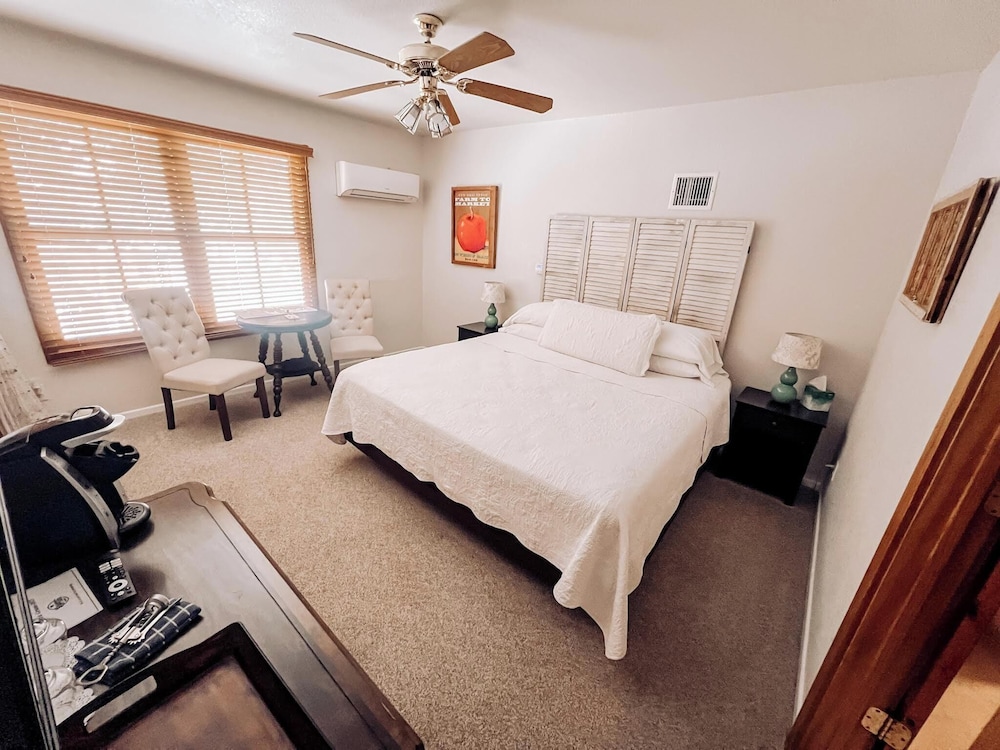 Lavender - Upstairs Unit