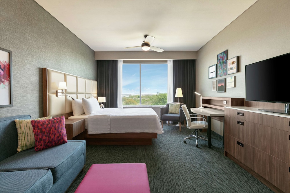 Studio, 1 Queen Bed, Accessible (Mobility & Hearing, Roll-in Shower)