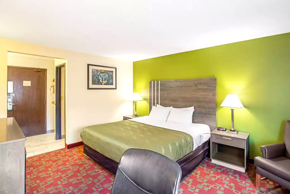 Studio Suite, 1 King Bed, Non Smoking - Photo 2