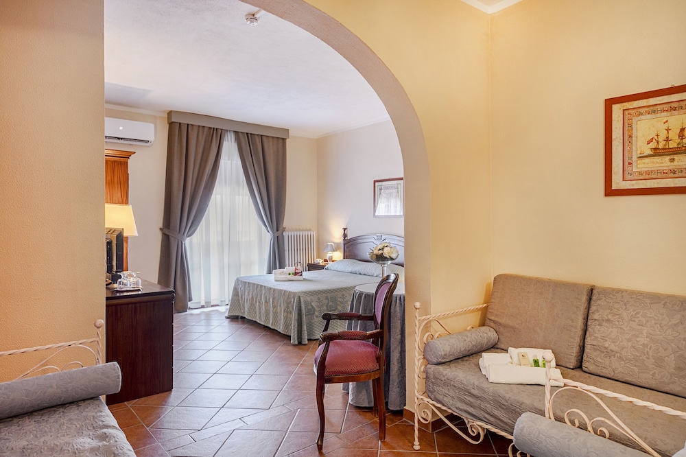 Quadruple Room - Photo 1
