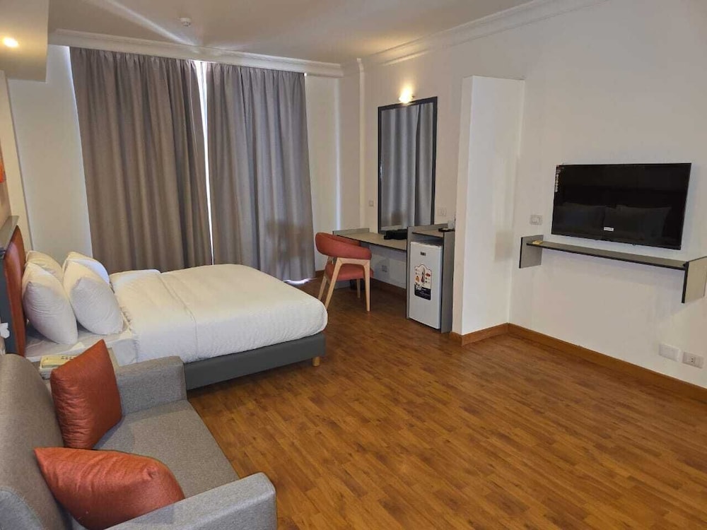 Junior Suite, Balcony, City View photo 3